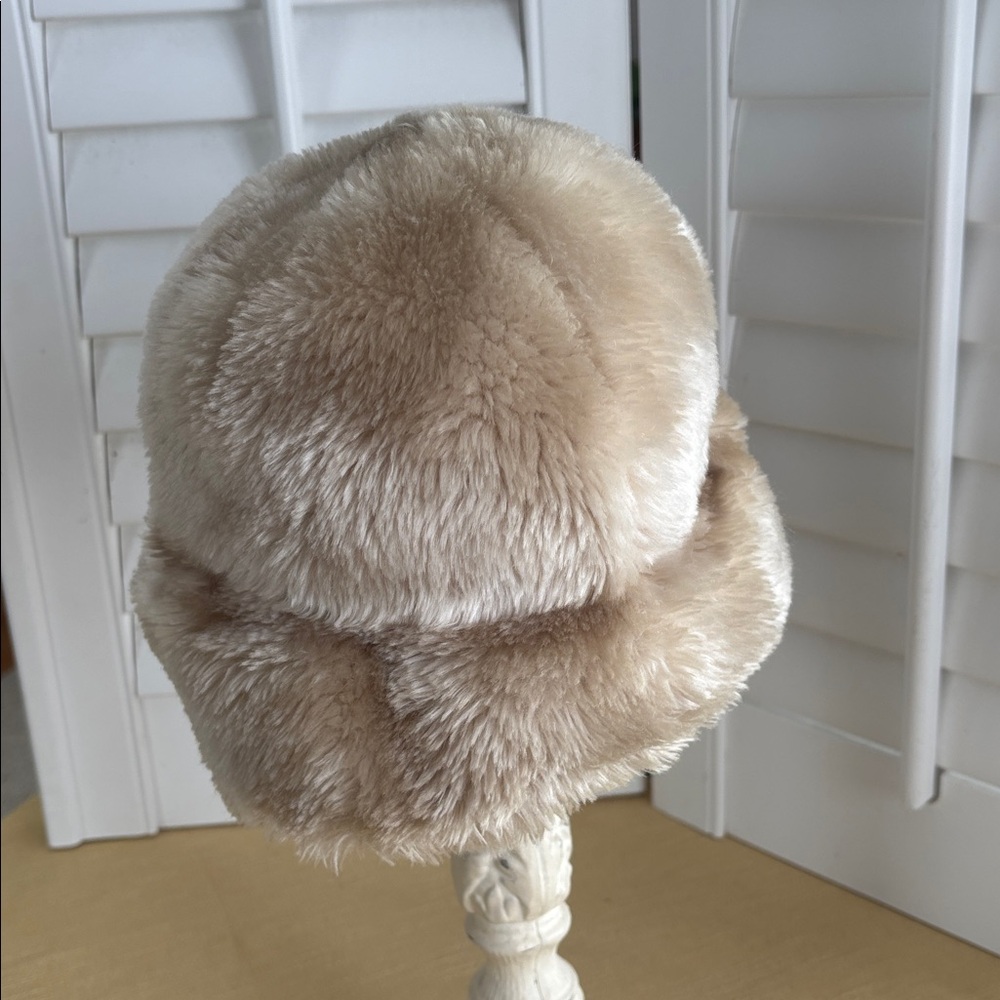 Vintage England Beige Faux Fur Cloche Bucket Hat - Picture 2 of 5
